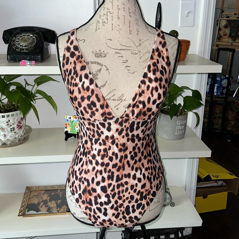 Shein Leopard One piece Swimsuit Lrg